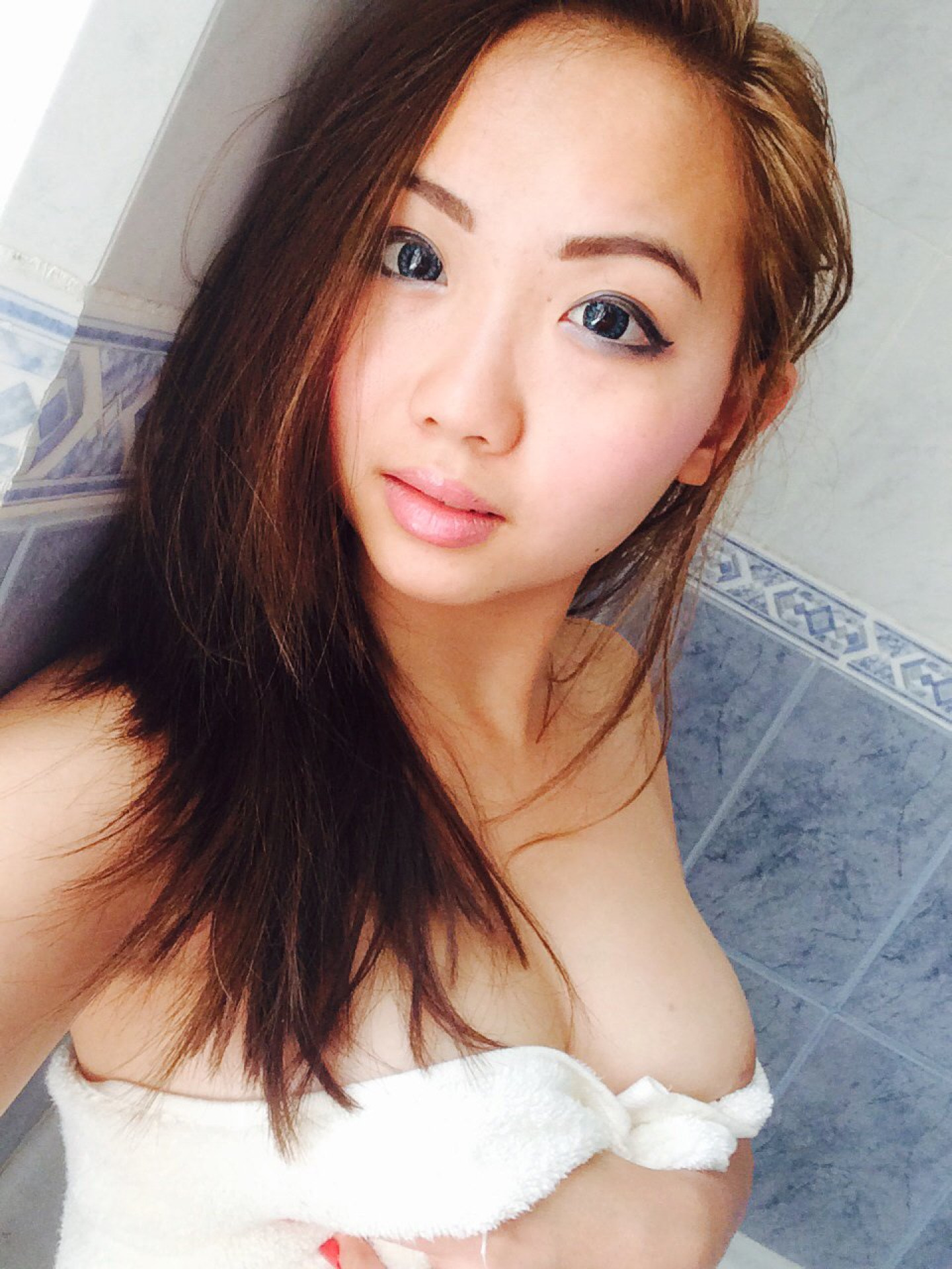 Harriet Sugarcookie taking Selfies in the Shower - Pichunter