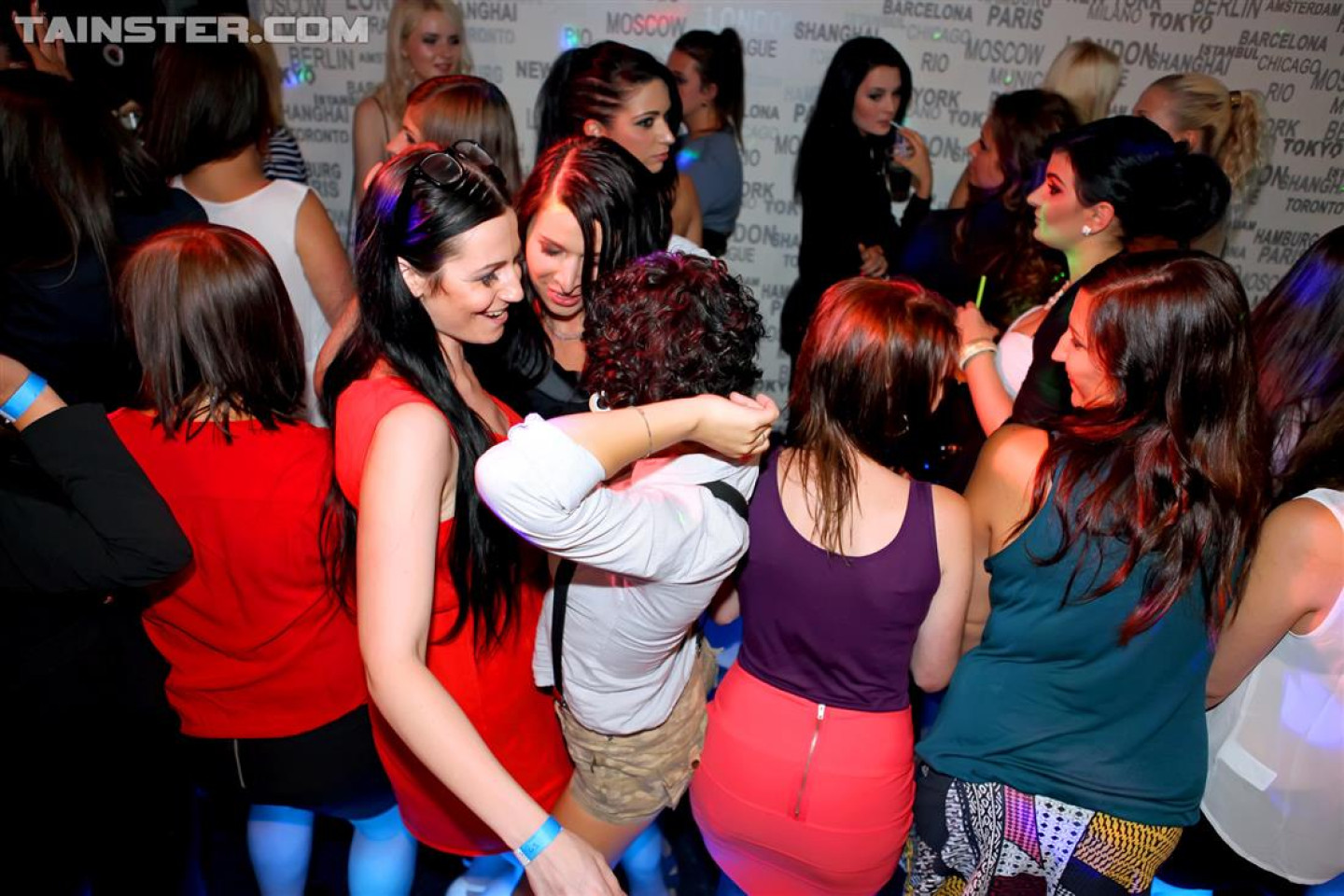 drunken nightclub blowjobs  
