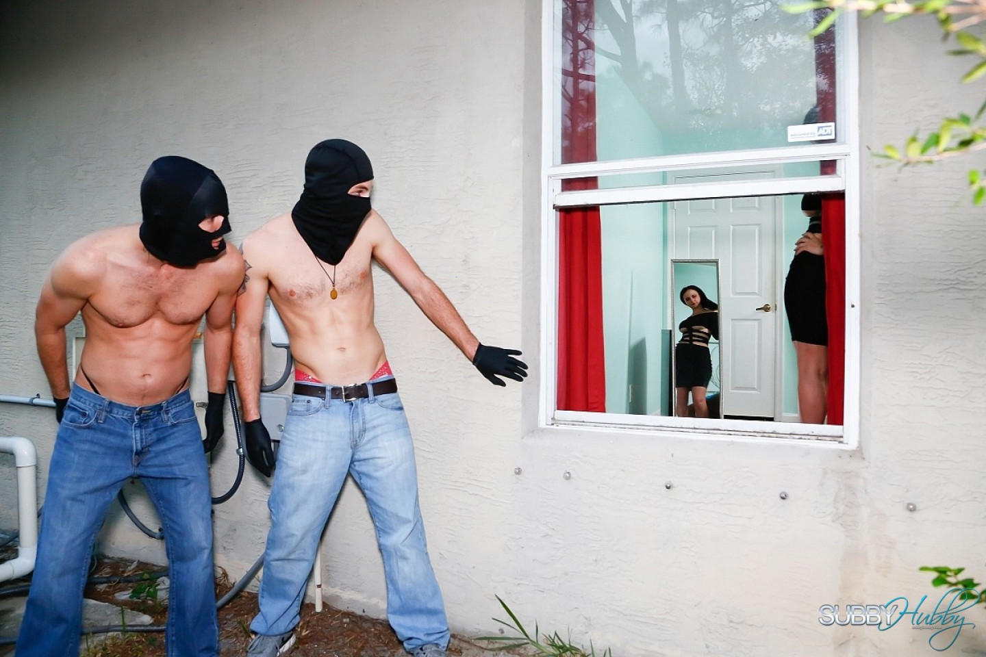 Goddess Vivian Leigh enjoys cross-dressed BDSM slaves worshiping her sexy  feet - Pichunter