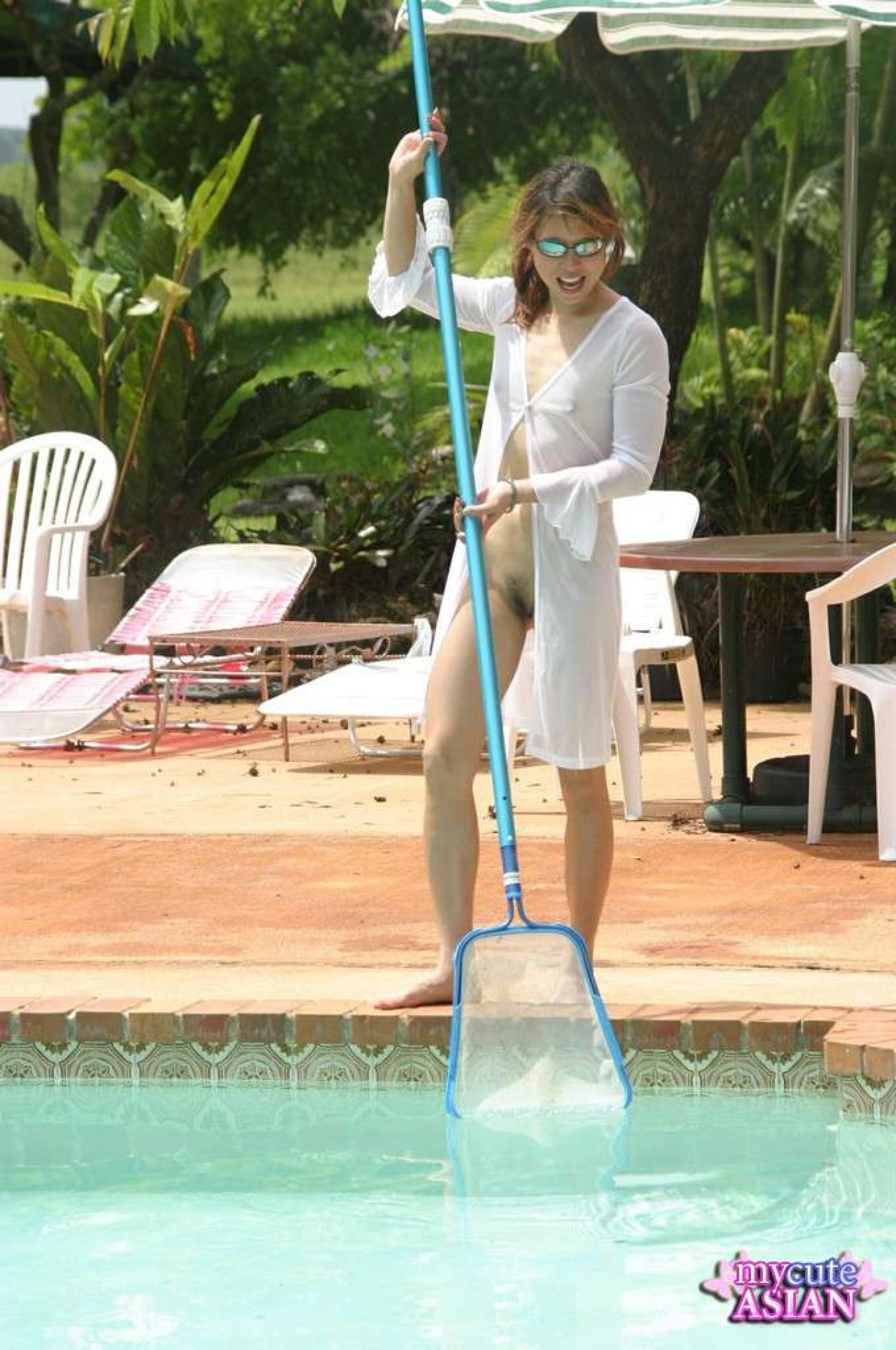 Asian amateur spits out cum after pussy to mouth sex on side of swimming  pool - Pichunter